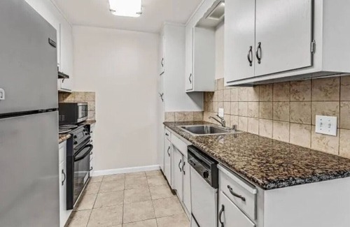 Old San Leandro Apartment | Charming private room in condo