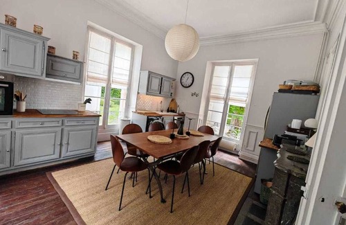 Vitrac House | Charming property in Périgord Noir, private swimming pool and tennis court.