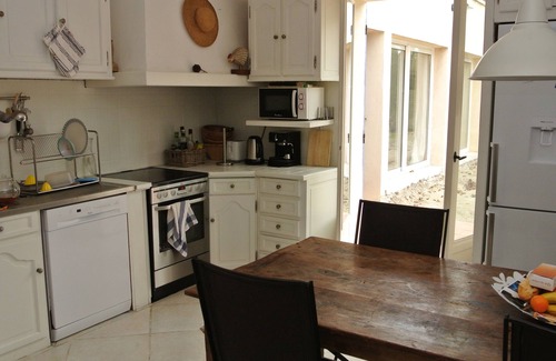 Rognes House | Charming Provencal farmhouse 20 min. from Aix-en-Provence, in a peaceful natural setting.