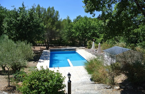 Rognes House | Charming Provencal farmhouse 20 min. from Aix-en-Provence, in a peaceful natural setting.
