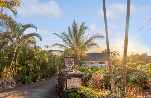 Kalaoa House | Charming Pu'ukala Sunset - Near Hiking And Golf 1 Bedroom Home by RedAwning