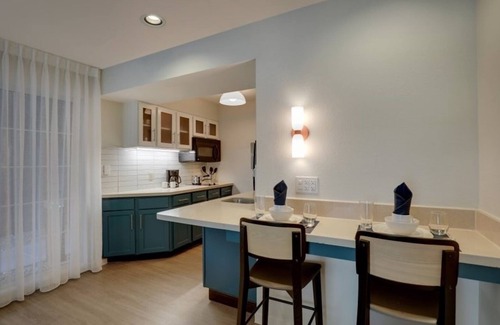 Sunnyvale Hotel | Charming Queen Stay! 4 Pet-Friendly Rooms w/BBQ Area & Fresh Breakfast!