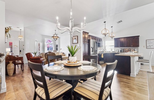 South Tulsa House | Charming Re-Designed South Tulsa Retreat Offers A Tranquil Stay!