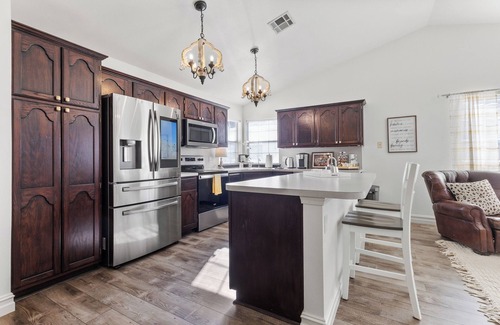 South Tulsa House | Charming Re-Designed South Tulsa Retreat Offers A Tranquil Stay!
