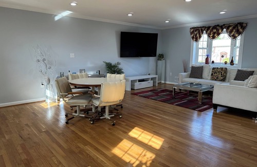 Hillcrest Heights House | Charming Recently Renovated 3-bedroom home in Temple Hills