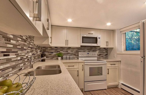 District of North Vancouver Apartment | Charming renovated unit few minutes away from Ski resorts