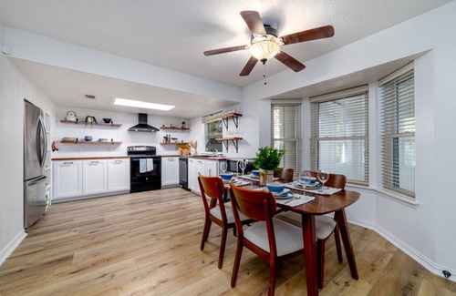 Irving House | Charming Renovated 3BR Home in Central DFW Area