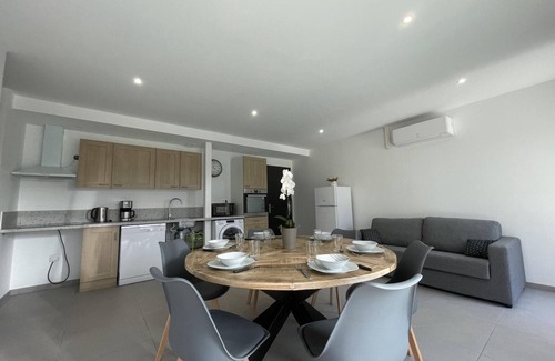 Couzon Cottage | Charming renovated gîte with heated pool in Couzon