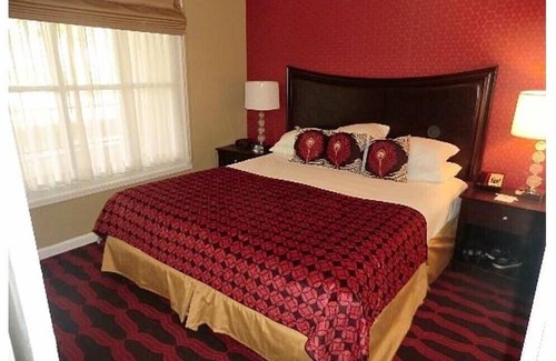 Anaheim Resort Resort | Charming resort in lovely Anaheim 2 mil from Disneyland w/WiFi, fitness room, AC