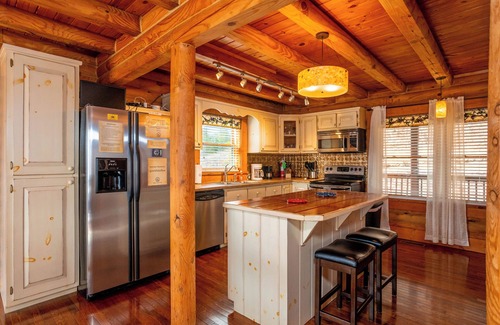 Draper House | Charming retreat in Draper, VA. Perfect for relaxation amidst scenic beauty. Book your stay now!