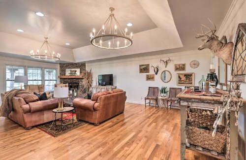 Greenville House | Charming Retreat on 80-Acre Willow Rock Ranch!