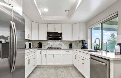 Valle Lindo House | Charming Retreat on Pecan Grove Dr