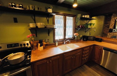 Independence Ski Chalet | Charming River Chalet sits on Golf Course - 1 block from Waterfront Restaurant!