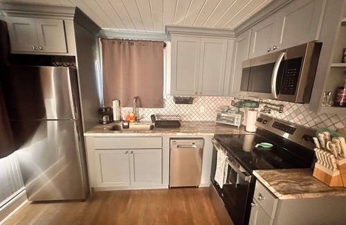 Charleston Apartment | Charming riverfront studio on Kanawha Blvd E in Charleston - steps to WV capitol