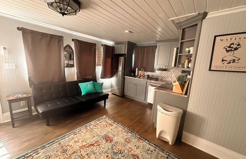 Charleston Apartment | Charming riverfront studio on Kanawha Blvd E in Charleston - steps to WV capitol