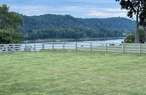 Carrollton House | Charming Riverside Getaway in Carrollton, KY