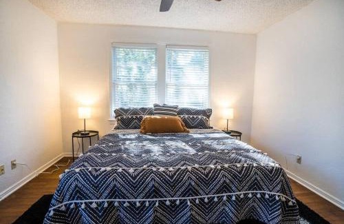 Riverside Apartment | Charming Riverside Retreat 1 1 - Near 5 Points #3