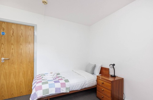 Bramcote Apartment | Charming Room Near Highfields Park