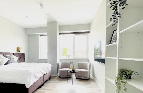 Raamsdonksveer House | Charming Room W Bathroom & Wifi