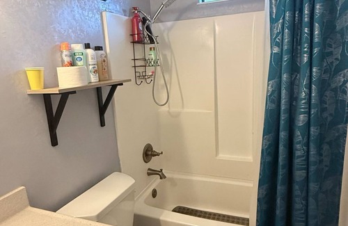 Port Malabar Bed & Breakfast | Charming Room with WiFi and AC in Palm Bay