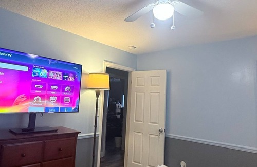 Port Malabar Bed & Breakfast | Charming Room with WiFi and AC in Palm Bay