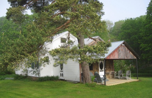 Hartland Cottage | Charming rural 2-bedroom cottage with amazing view in Hartland, Vermont