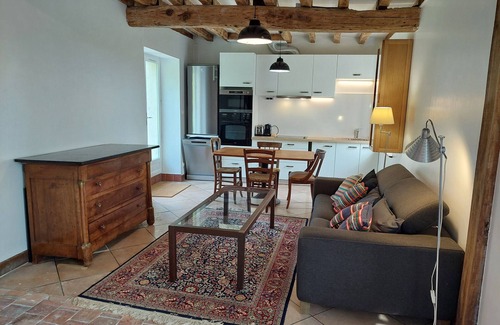 Gemigny Cottage | Charming Rural Retreat with High-Speed Fiber, Home Cinema & Orchard Access