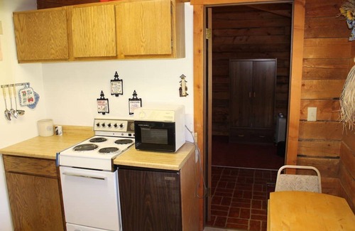 Wapiti Cabin | Charming Rustic Log Cabin near Yellowstone