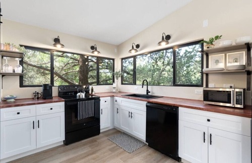 West Sedona Apartment | Charming Sedona ~ Casita w/Stunning Views