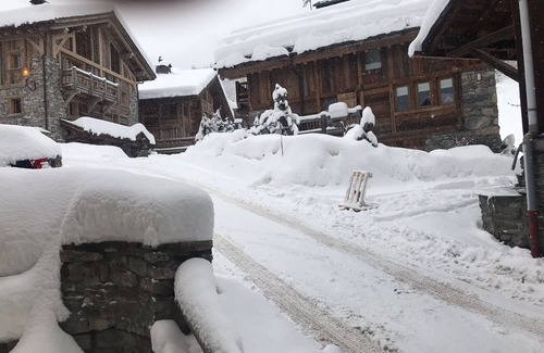 Le Raffort Ski Chalet | Charming Self Catering Ski in Chalet -