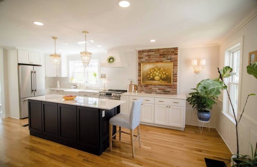 Etna House | Charming & Serene Farmhouse: Near Lakes &Colleges