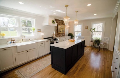 Etna House | Charming & Serene Farmhouse: Near Lakes &Colleges