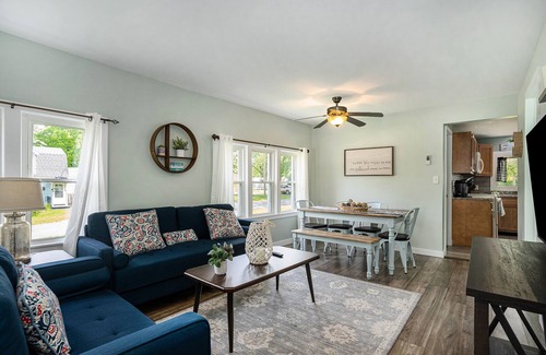 South Haven Cottage | Charming South Haven Cottage - 5 minute to the beach!