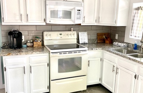 South Haven Cottage | Charming South Haven Cottage - 5 minute to the beach!