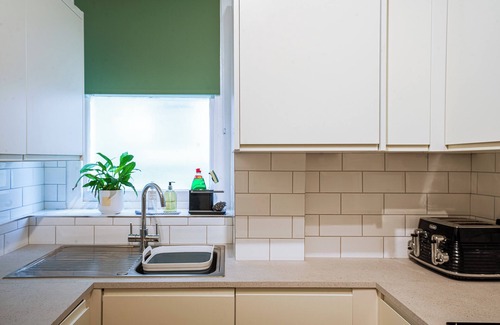 St. Mark's Apartment | Charming & Spacious 2-bed flat Near River Thames