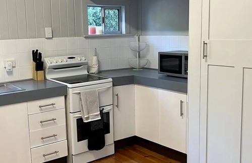 Bundaberg West House | Charming & Spacious Centrally Located Queenslander