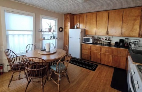 Stonington House | Charming Spacious 2-bed Duplex, Water View in beautiful Stonington with AC, WiFi