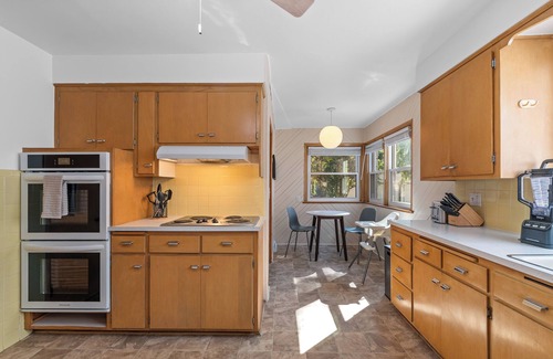 Milwaukee Apartment | Charming Spacious Comfort Near Tosa - 11 minutes to Froedtert Hospital