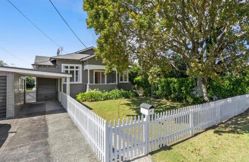 Birkenhead House | Charming Spacious Home in Birkenhead