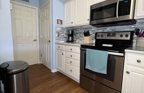 Lewes Condo | Charming spacious townhouse, close to beaches, shopping & restaurants!