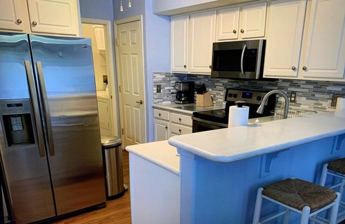 Lewes Condo | Charming spacious townhouse, close to beaches, shopping & restaurants!