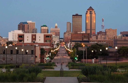 Des Moines House | Charming Spacious Victorian Home Close to Downtown