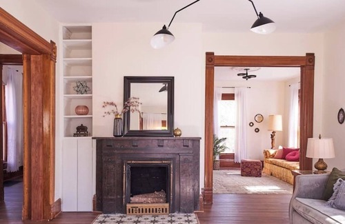 Des Moines House | Charming Spacious Victorian Home Close to Downtown