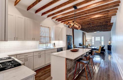 Saint Thomas Development House | Charming Stay In Lower Garden District