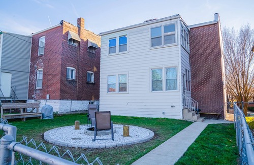 St. Louis Apartment | Charming STL Brick w/firepit- KingBed- 5min Botanical Garden