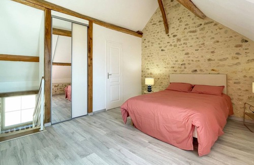 La Mesniere Cottage | Charming stone house with WiFi and large garden, near Mortagne-au-Perche