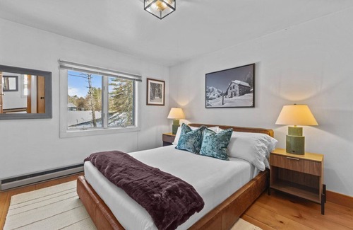 Moscow House | Charming Stowe Carriage House in the Woods