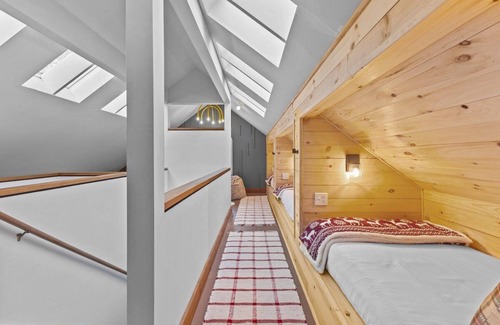 Moscow House | Charming Stowe Carriage House in the Woods
