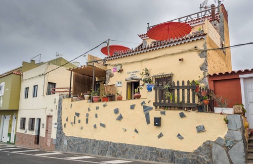 La Guancha Apartment | Charming Studio Apartment ‘Casa Carmelita’ with Terrace, Ocean Views & Wi-Fi