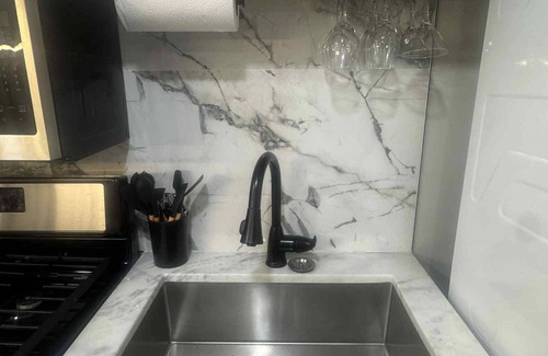 Downtown Memphis Apartment | Charming studio in peaceful Memphis with AC, fitness room